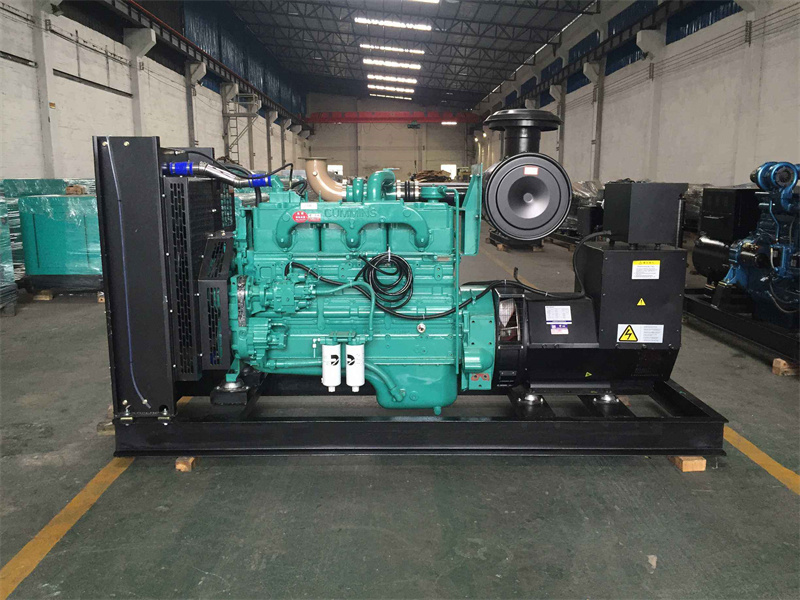 阆中如何判断一个电压表是否具有自动量程切换功能？