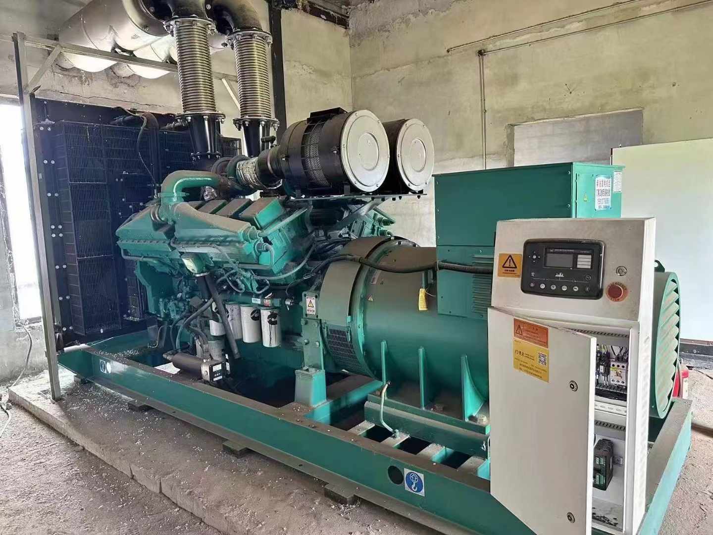 阆中无功补偿装置的性能评估需要考虑哪些因素？