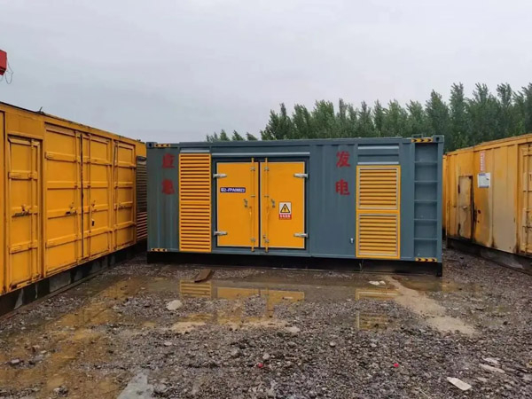 阆中柴油发电机如何判断干式空气滤清器是否需要更换？